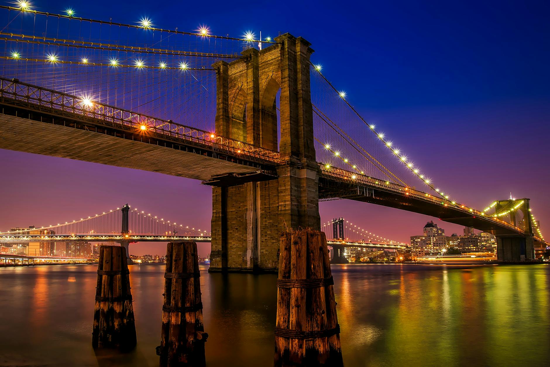 brooklyn bridge new york during nighttime